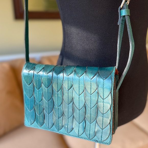 Patricia Nash Handbags - RARE Patricia Nash Genuine Leather Blue Feather Purse Bag EUC